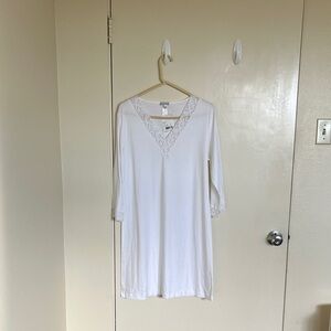 Hanro White Nightwear with Lace Detail NWT